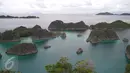 Suasana pemandangan Pulau Piaynemo di Kabupaten Raja Ampat, Papua Barat. Pulau ini menjadi salah satu ikon Raja Ampat dan tempat favorit para turis untuk berfoto-foto. (Liputan6.com/Zulfi Suhendra)