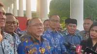 Ketua Umum Partai Amanat Nasional (PAN) Zulkifli Hasan usai pertemuan di Kompleks Istana Kepresidenan Jakarta, Jumat (10/5/2024). (Liputan6.com/Lizsa Egeham)