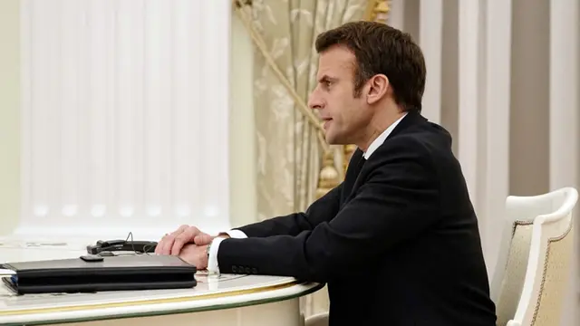 FOTO: Rusia - Ukraina Memanas, Emmanuel Macron Temui Vladimir Putin di Moskow