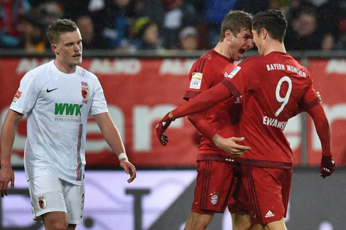 Thomas Muller - Robert Lewandowski