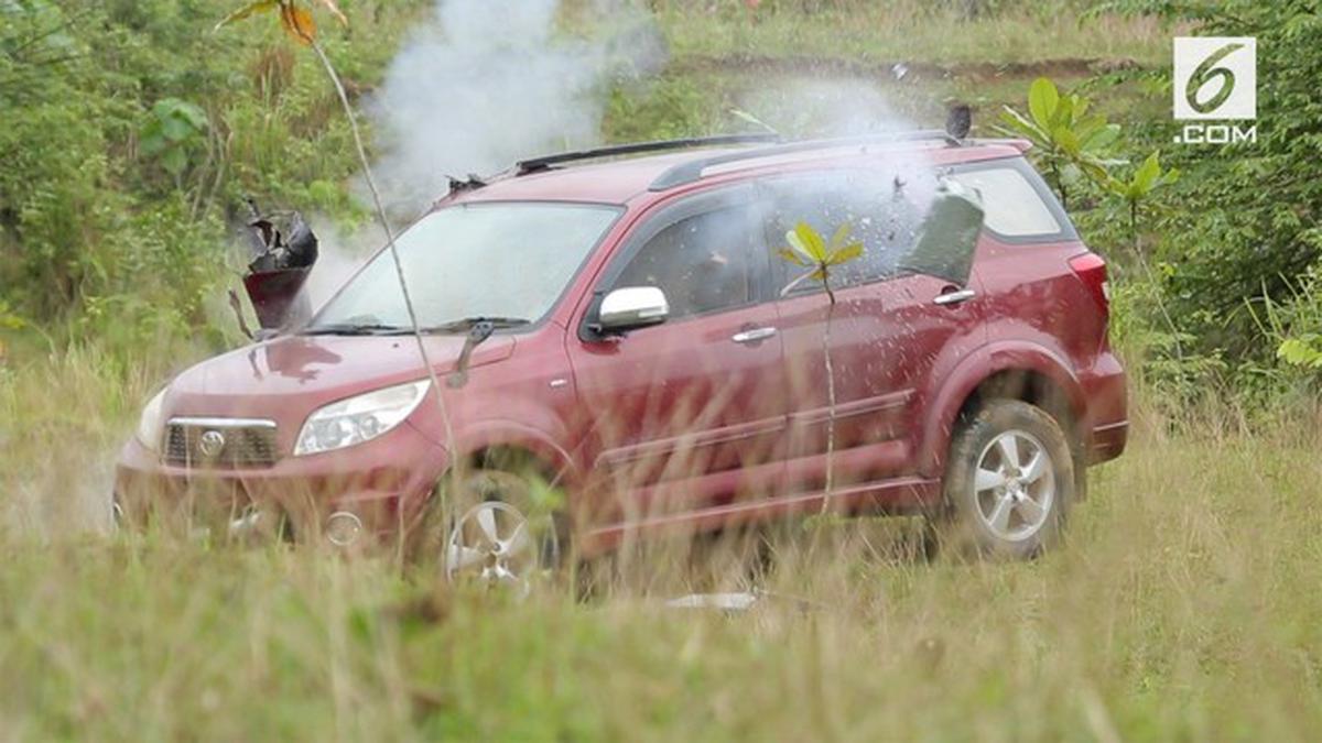 VIDEO: Boot Banger, Cara Ampuh Menjinakkan Bom Mobil