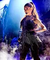 Ledakan yang terjadi di Manchester saat konsernya berlangsung nampakya tak akan hilang dari benak Ariana Grande. Kejadian yang menelan korban itu justru mengubah kehidupan Ariana untuk menjadi sosok yang lebih baik. (AFP/Bintang.com)