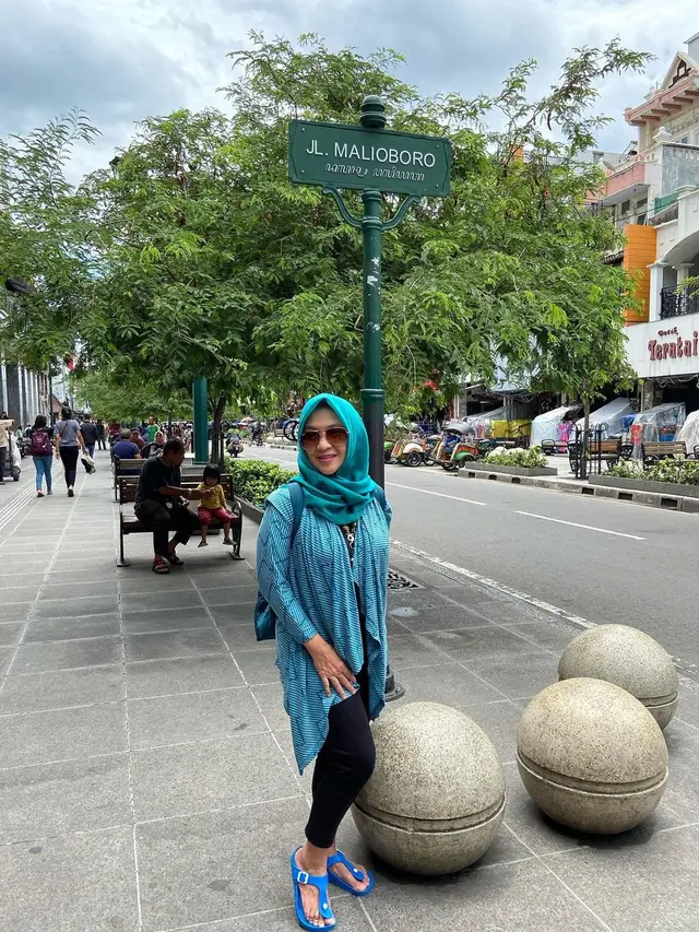 Viral Sempat Dikira Hilang, Ini 6 Potret Terbaru Penyanyi Dina Mariana