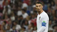 1. Cristiano Ronaldo - Agen CR 7, Jorge Mendes mengungkap jika Juventus telah mengajukan penawaran untuk pemainnya. Klub asal Italia itu menyediakan budget sebesar 100 juta euro untuk memboyong bintang Real Madrid tersebut. (AFP/Jonatahn Nackstrand)