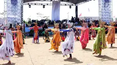 Tarian tradisional iringi pembukaan Festival Pesona Tanjung Lesung di Pandeglang, Banten (28/9). Festival yang mengusung Sport and Adventure digelar pada 28-30 September. (Liputan6.com/HO/Nick)