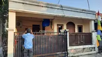 Rumah terduga teroris di Jalan Raya Bulak Sentul RT 07 RW 27 Harapan Jaya, Bekasi Utara, Kota Bekasi, tak lagi dipasang garis polisi. (Foto: Liputan6.com/Bam Sinulingga)