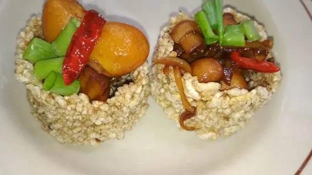Rengginang tumis lorjuk dan telur puyuh