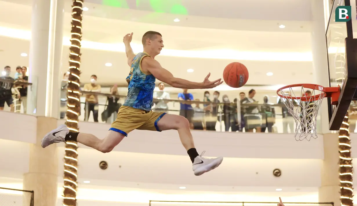 Kota Kasablanka bersama Indonesia Basketball League (IBL) dan Foot Locker akan menemani liburan sekolah dengan menghadirkan Indonesia Slamdunk Festival pada 23 Juni hingga 16 Juli 2023. (Bola.com/M Iqbal Ichsan)