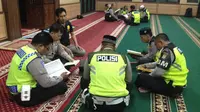 Kapolres Ini Wajibkan Anggotanya Khatamkan Alquran Selama Ramadan