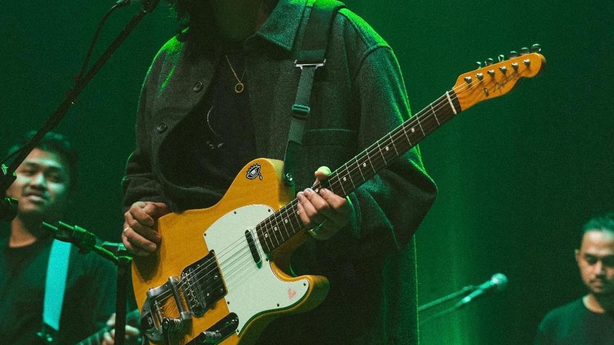 Lirik Lagu Blue Jeans Gangga Kusuma yang Penuh Nostalgia, Lengkap dengan Terjemahan dan Maknanya