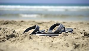 Ilustrasi sandal gunung. (Gambar oleh Peggychoucair dari Pixabay)