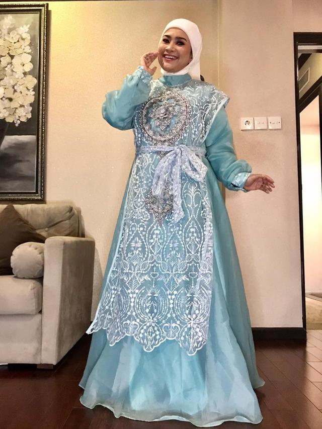 6 Potret Ikke Nurjanah Manggung di Acara Hajatan Pernikahan, Tampil Sederhana