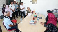 Direktur Jenderal Pendidikan Vokasi, Pendidikan Khusus, dan Pendidikan Layanan Khusus (Dirjen Diksi PKPLK), Kementerian Pendidikan Dasar dan Menengah (Kemendikdasmen), Tatang Muttaqin, melalukan peninjauan langsung ke SLBN Pembina Tingkat Provinsi Sumatra Utara, SMKN 9 Medan, dan SMKN 8 Medan, Sumatra Utara, pada Rabu (18/6). (Foto: Istimewa)