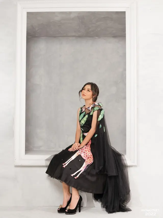 Para cast Dari Jendela SMP kompak gunakan outfit hitam