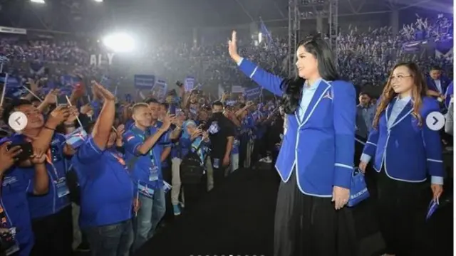 Annisa Pohan Dampingi AHY Pidato Politik, Pakai Tas Mungil  dari Rumah Mode Spanyol