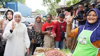Pilihan Wong Cilik, Pedagang Pasar Surabaya Siap Menangkan Khofifah-Emil di Pilgub Jatim