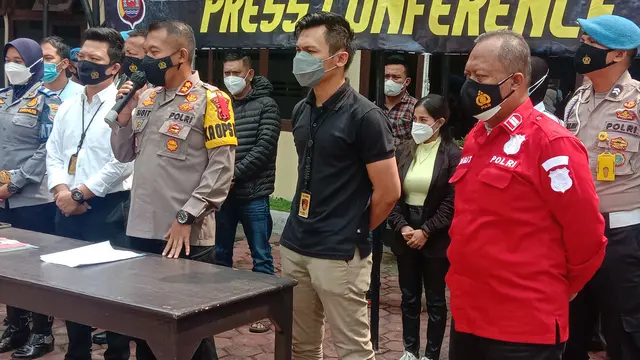 Polres Cilegon Menerangkan Kejadian Wanita Cantik Marah-marah Saat Terkena Penyekatan Di JLC, Ciwandan. (Senin, 17/05/2021).