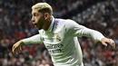 Sebelum selesai babak pertama, Los Blancos berhasil menambah satu gol lagi lewat Federico Valverde pada menit ke-34. Pemain asal Uruguay tersebut sukses memanfaatkan bola rebound tendangan Vinicius Jr. (AFP/Javier Soriano)