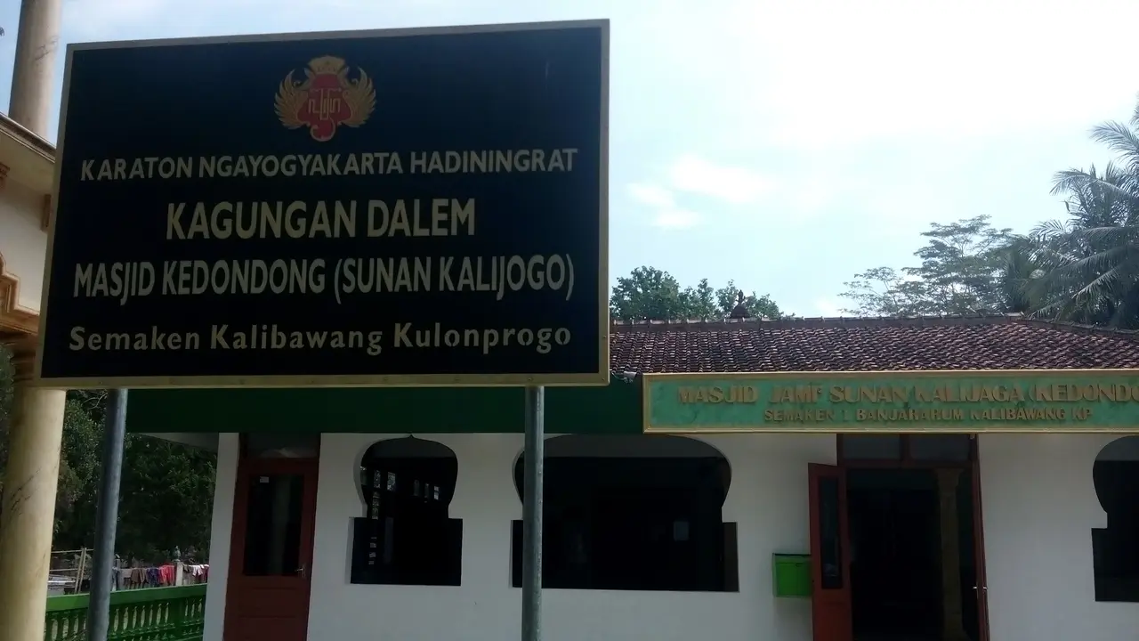 Kisah Tongkat Sunan Kalijaga yang Tumbuh Jadi Pohon Angsana