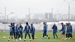 Pemain Argentina saat mengikuti sesi latihan jelang laga persahabatan di Moscow, Rusia, Selasa (7/11/2017). Argentina akan berhadapan dengan Rusia dan Nigeria. (AFP/Kirill Kudryavtsev)