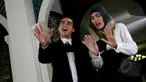 Alika dan Vidi Aldiano saat melakukan syuting di kawasan masjid Al-Bina Senayan, Jakarta, Kamis, (9/4/2015). Alika akan merilis single religi berjudul "Akhirnya" feat Vidi Aldiano. (Liputan6.com/Faisal R Syam)