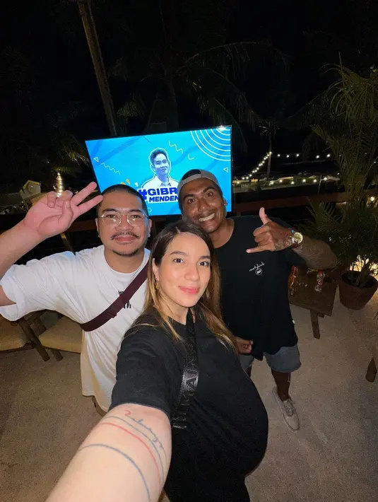 Penampilan Sheila pun kerap bikin salfok lantaran terlihat semakin cantik dengan baby bump yang besar. Hal itu juga terlihat dari kolom komentar yang banyak memujinya. [Instagram/itssheilamj]