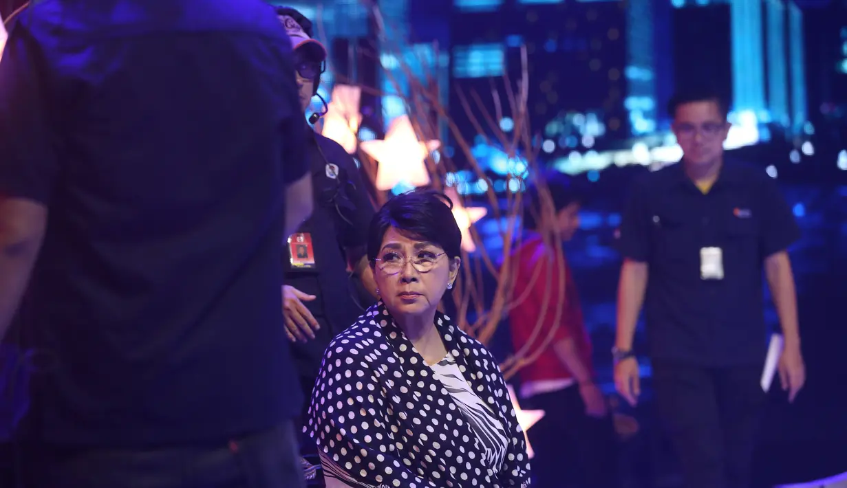 Bukan perkara mudah bagi Titiek Puspa membawakan lagu milik orang lain. Apalagi lagu Noah yang belum pernah didengarnya sama sekali. (Andy Masela/Bintang.com)