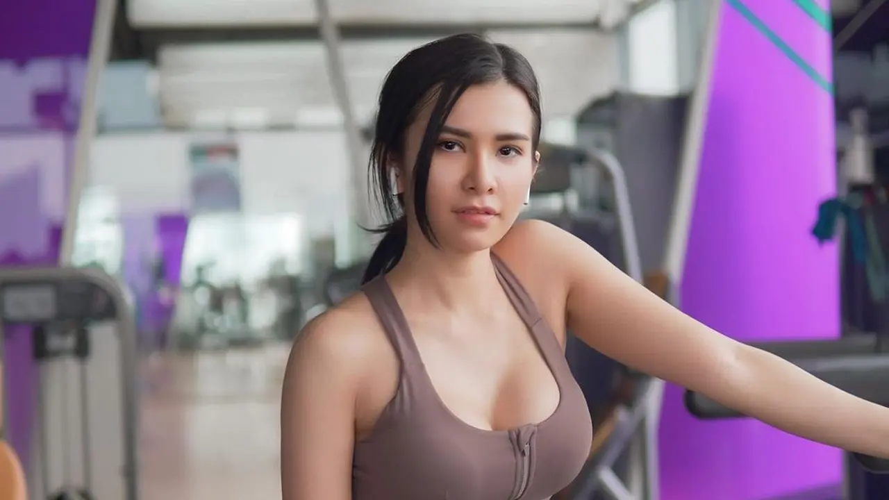 [Fimela] Miliki Body Goals, Ini 7 Potret Maria Vania Saat Berolahraga