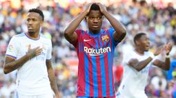 Ansu Fati - Talenta muda ini digadang-gadang akan menjadi bintang masa depan Barcelona. Pemain yang saat ini mengenakan nomor punggung 10 milik Lionel Messi ternyata hanya digaji sebesar 45 ribu pounds per pekan. (AFP/Josep Lago)