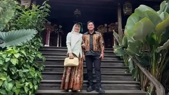 7 Potret Della Sabrina Istri Irfan Hakim Wisuda S2, Inspirasi Ibu Lima Anak