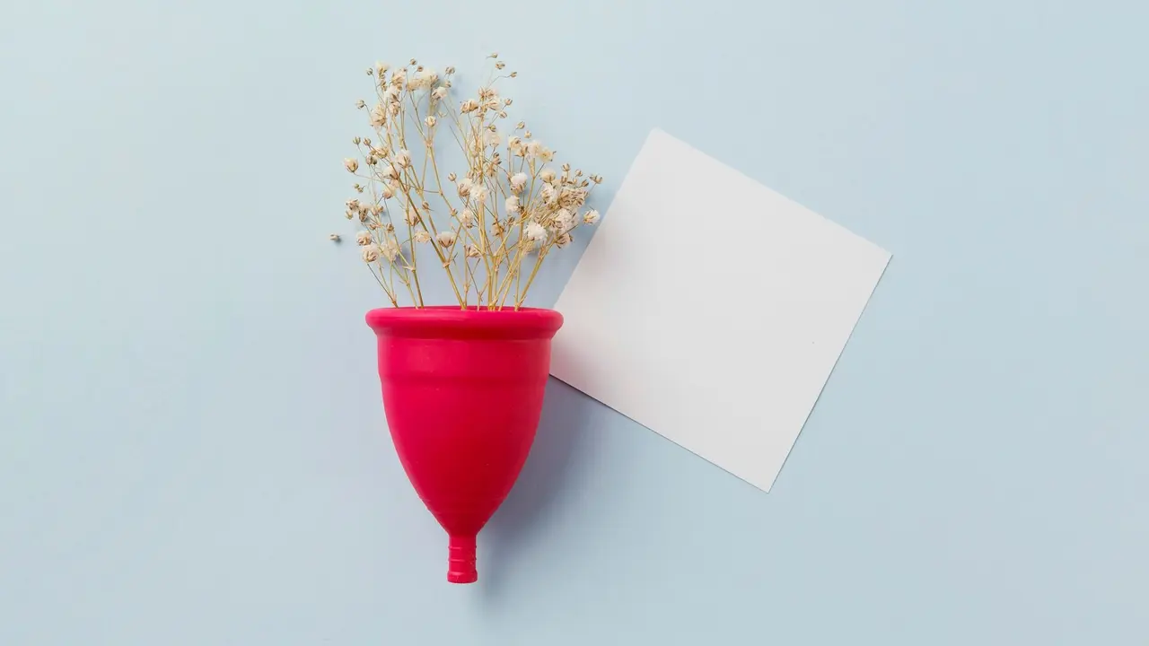5 Fakta Menarik Menstrual Cup yang Bikin Kamu Makin Yakin untuk Beralih dari Pembalut Sekali Pakai - Cover