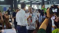 Gubernur DKI Jakarta, Anies Baswedan, mendapatkan kesempatan menjajal Jakarta e-Prix International Circuit dengan menggunakan safety car. (Bola.com/Iqry Widya)