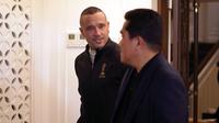 Penunjukkan Radja Nainggolan oleh Ketum PSSI Erick Thohir dikarenakan punya kedekatan dengan Indonesia. Mantan pemain AS Roma dan Inter Milan tersebut memiliki ayah yang berasal dari Sumatra Utara. (Bola.com/Adine Wirya)