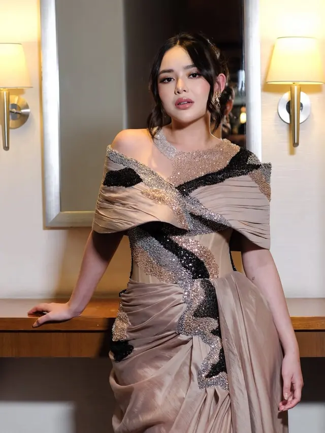 Amanda Manopo saat Hadir Premiere Film Terbarunya dengan aura bumil. [@loritayoung_mua]