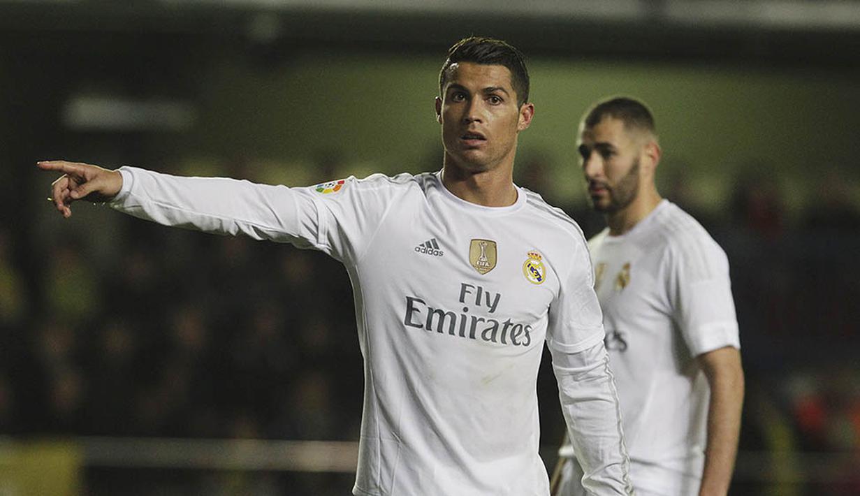 Bintang Real Madrid, Cristiano Ronaldo saat tampil melawan Villarreal pada laga La Liga Spanyol di Stadion El Madrigal, Spanyol, Minggu (13/12/2015). (Reuters/Heino Kalis)
