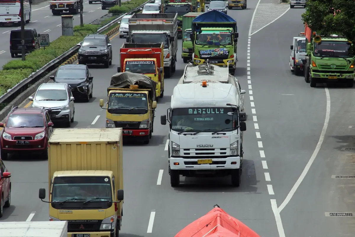 Angkutan logistik Isuzu. Dok