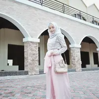 Tampilan busana hijab untuk buka puasa. (sumber foto: @joyagh/instagram)