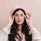 Dengan makeup yang tepat, mata dapat terlihat lebih hidup dan menonjol meski memakai kacamata. [Dok/freepik.com/lookstudio]