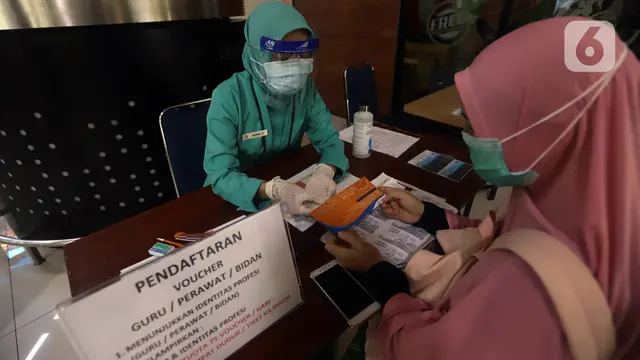 FOTO: PT KAI Bagikan 10.000 Tiket Gratis untuk Guru dan Nakes