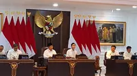 Presiden RI Prabowo Subianto memimpin sidang kabinet paripurna di Kantor Presiden, Jakarta bersama Kabinet Merah Putih, Senin (2/12/2024). (Liputan6.com/Lizsa Egeham)
