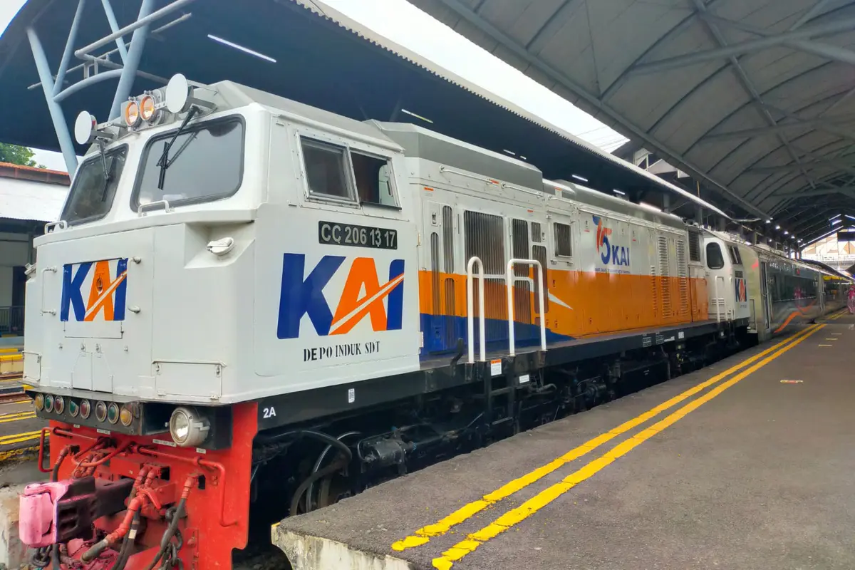 KAI Daop 8 Surabaya menambah 8 delapan kereta api sambut libur Natal dan tahun baru. (Dian Kurniawan/Liputan6.com)