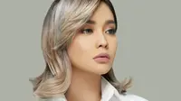 Matrix Multi-Melt Champagne jadi tren warna rambut 2022 yang diusung Matrix Indonesia. (dok.&nbsp;Matrix Indonesia)