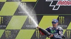 Pebalap Movistar Yamaha, Jorge Lorenzo, menjuarai balapan MotoGP Prancis di Sirkuit Le Mans, Minggu (8/5/2016). (AFP/Charly Triballeau)
