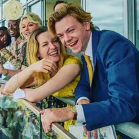 Thomas Brodie-Sangster dan Talulah Riley menikah. [Foto: Instagram/talulahrm]