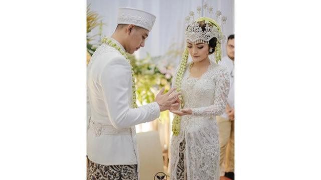 Resmi Jadi Suami Istri, Ini Fakta-fakta Pernikahan Siti Badriah dan Krisjiana