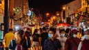 Wisatawan mengunjungi pasar malam Jonker Street di Melaka, Malaysia, 18 September 2020. Pada 2008, Melaka dinobatkan sebagai Situs Warisan Dunia UNESCO. (Xinhua/Zhu Wei)