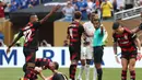 Pemain Chelsea, Nicolas Jackson diganjar kartu merah oleh wasit saat laga Grup D Piala Dunia Antarklub 2025 melawan Flamengo di Lincoln Financial Field stadium, Philadelphia, Amerika Serikat, Sabtu (21/06/2025) WIB. (AFP/Franck Fife)