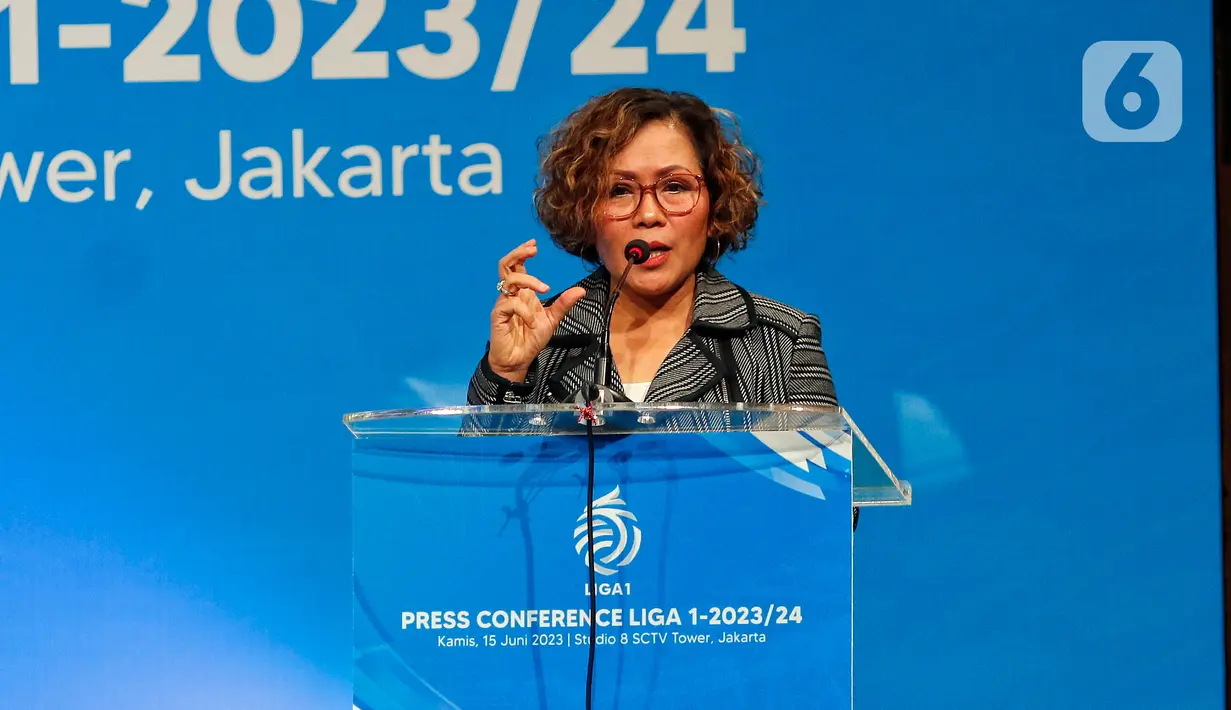 Sementara itu Direktur Programing SCM Harsiwi Achmad menyambut baik berbagai terobosan yang dilakukan PSSI terhadap BRI Liga 1 2023/2024. Utamanya terkait dengan kepastian jadwal pertandingan yang telah ditetapkan selama satu musim. (Liputan6.com/Angga Yuniar)