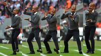 Sekuen ekspresi dan mimik muka pelatih Bayen Muenchen, Pep Guardiola, saat melawan FC Cologne. (27/9/2014).  (AFP PHOTO/PATRIK STOLLARZ)