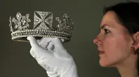 Ilustrasi salah satu mahkota milik Ratu Elizabeth II. (Sumber theassayoffice.co.uk)